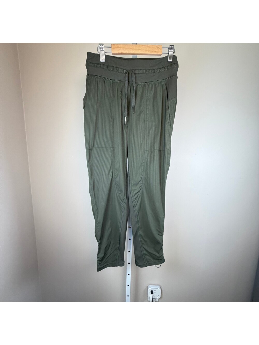 Lululemon Studio Mid-Rise Cropped Pant size 2